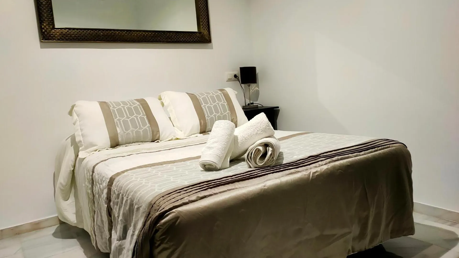 Homestay Apartamentos San Pedro Cordoba Spain